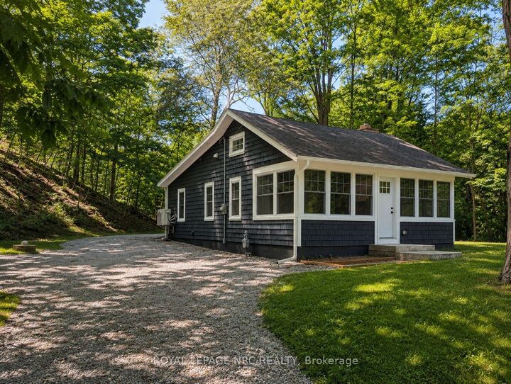 212 Holloway Bay Road S — photo 1