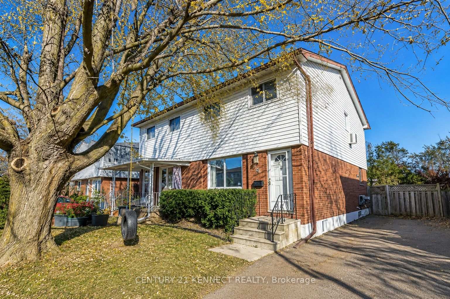 Property Photo:  219 Barkley Crescent  ON L1J 2E7 