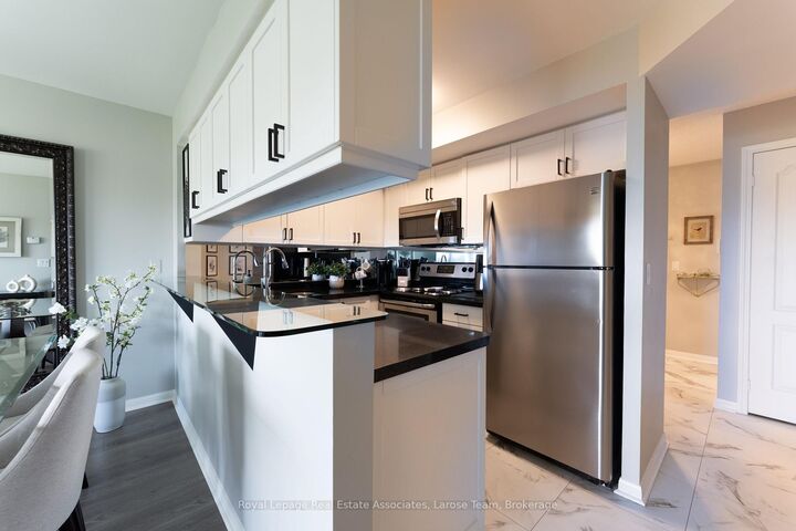 Property Photo:  1140 Parkwest Place 709  ON L5E 3K9 