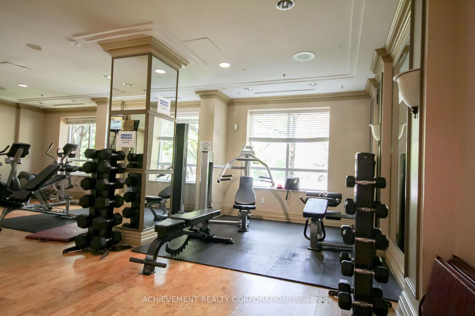 Property Photo:  18 Sommerset Way 1016  ON M2N 6X5 