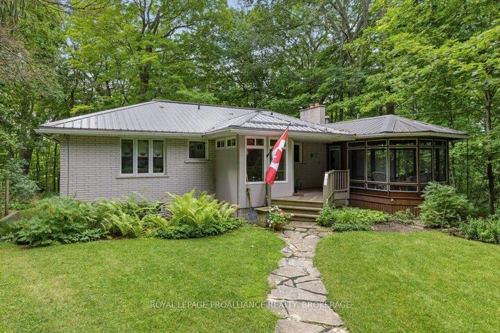 Property Photo:  12 Oriole Lane  ON K7K 5E2 