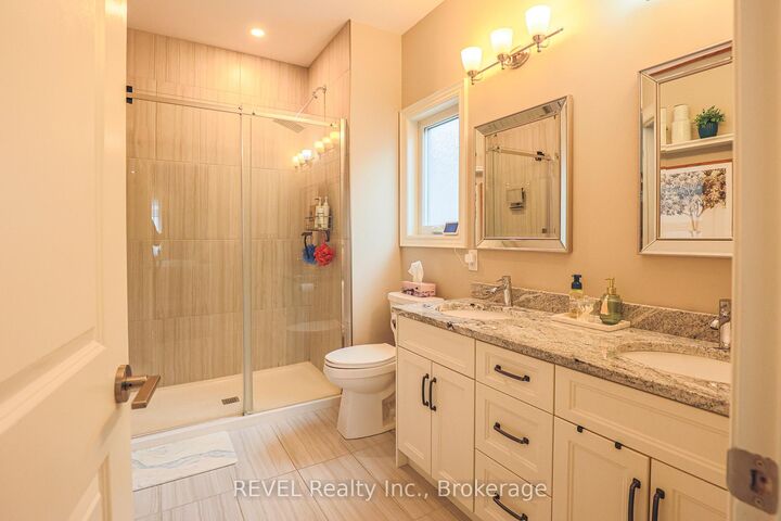 Property Photo:  15 Willowbrook Drive  ON L3C 0G1 