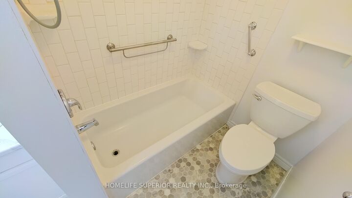 Property Photo:  292 Brighton Court Upper  ON L1G 6H6 