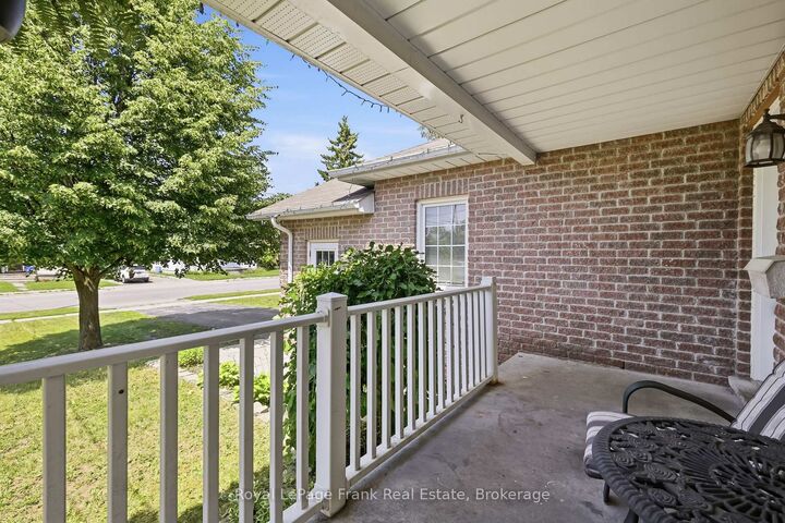 9 Durham Street W — photo 1