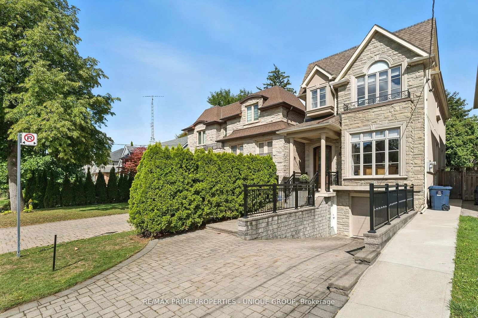 Property Photo: 276 Greenfield Avenue ON M2N 3E5