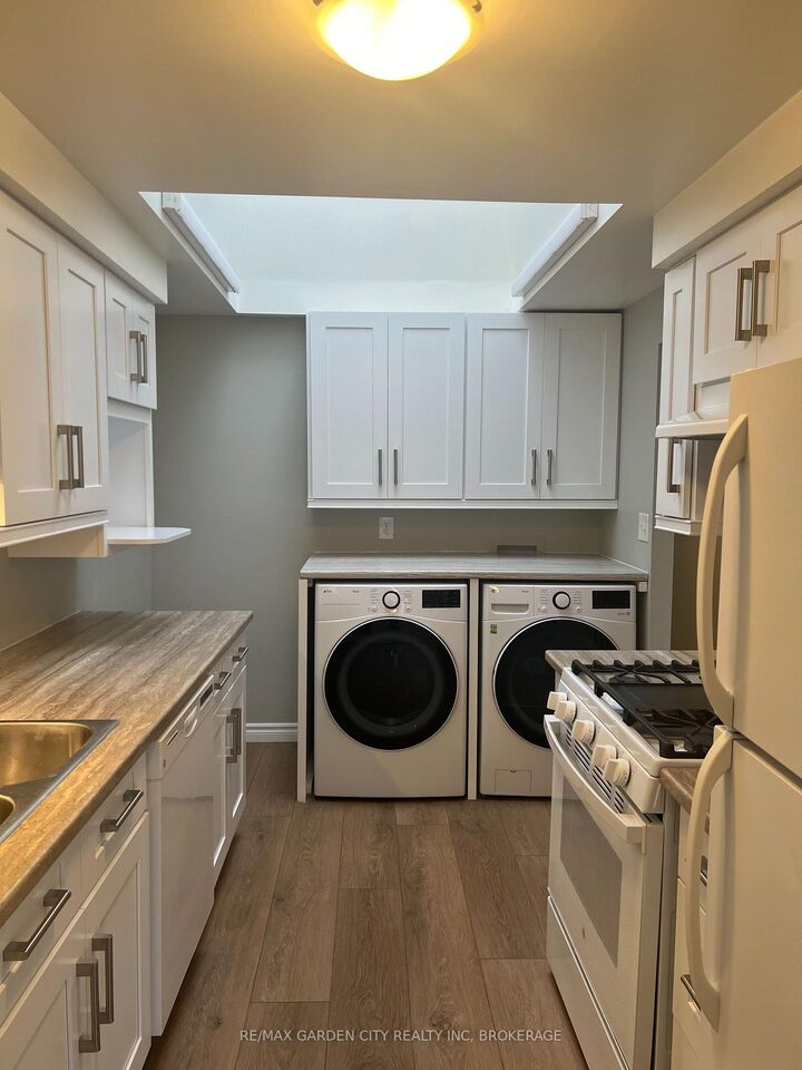 Property Photo:  22 Bula Drive 1  ON L2N 6R6 