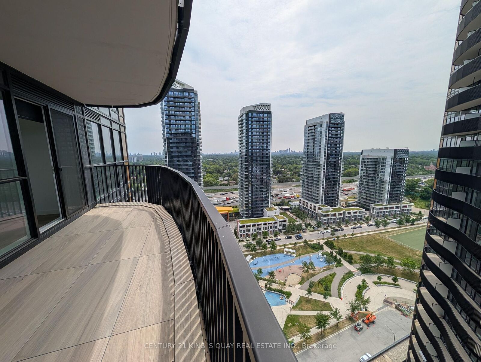 Property Photo: 68 Esther Shiner Boulevard 2503 ON M2K 0J6