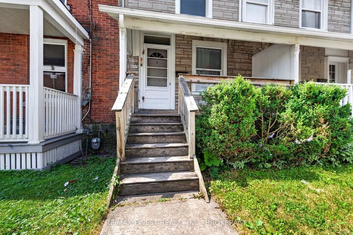 Property Photo:  358 Johnson Street  ON K7L 1Y8 