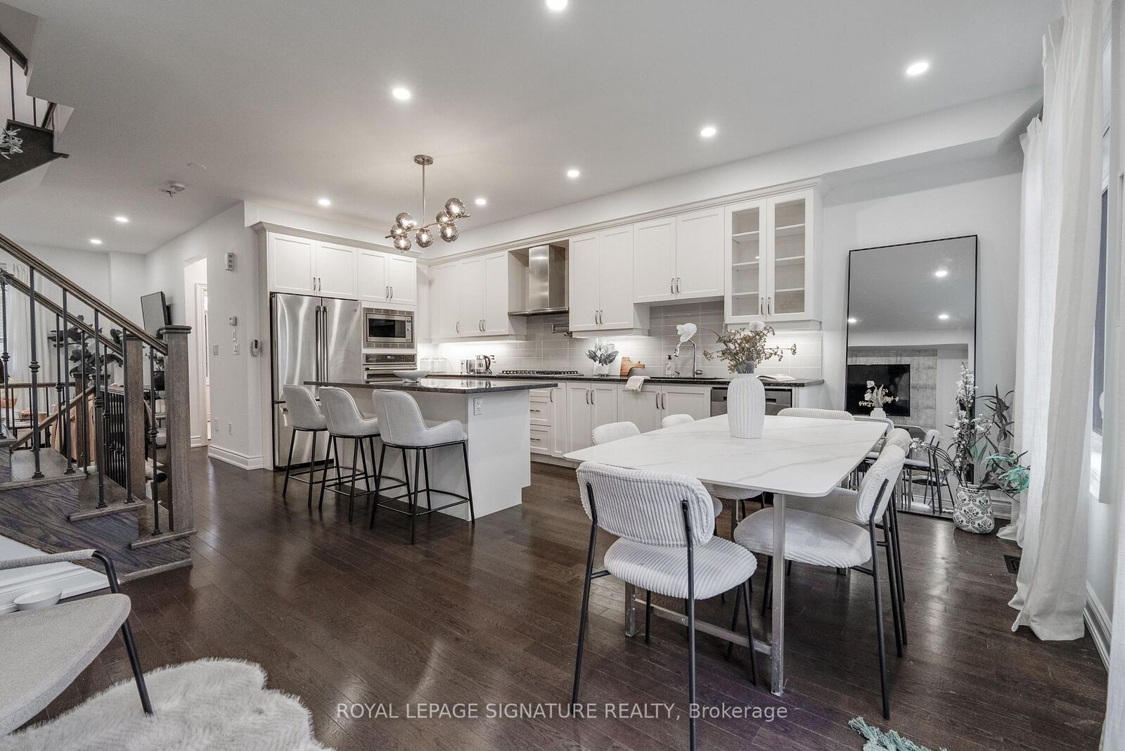 Property Photo: 14 Queen Mary Court ON L4L 0H9