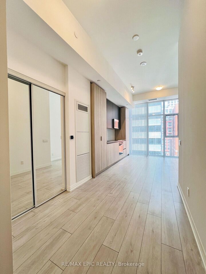 Property Photo: 400 King Street W 902 ON M5V 1K2
