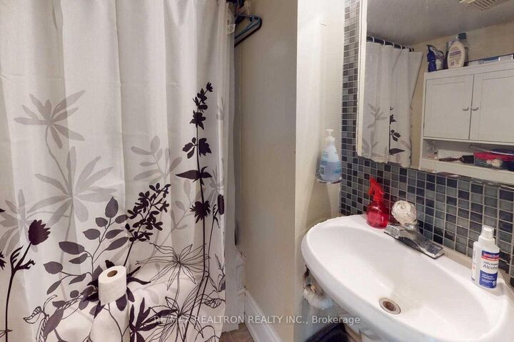 Property Photo: 54 Ritson Road S ON L1H 5G9