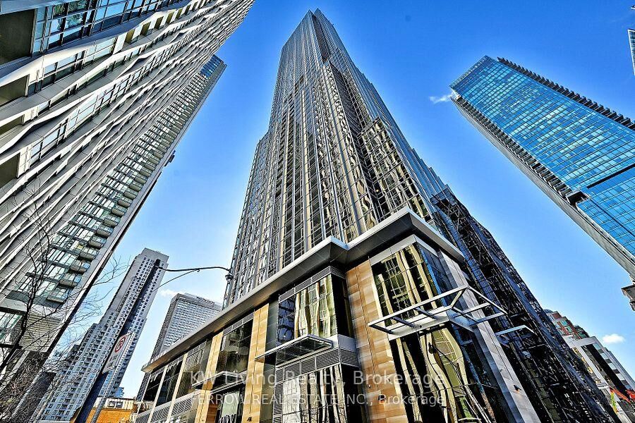 Property Photo:  11 Yorkville Avenue 2106  ON M4W 1L2 