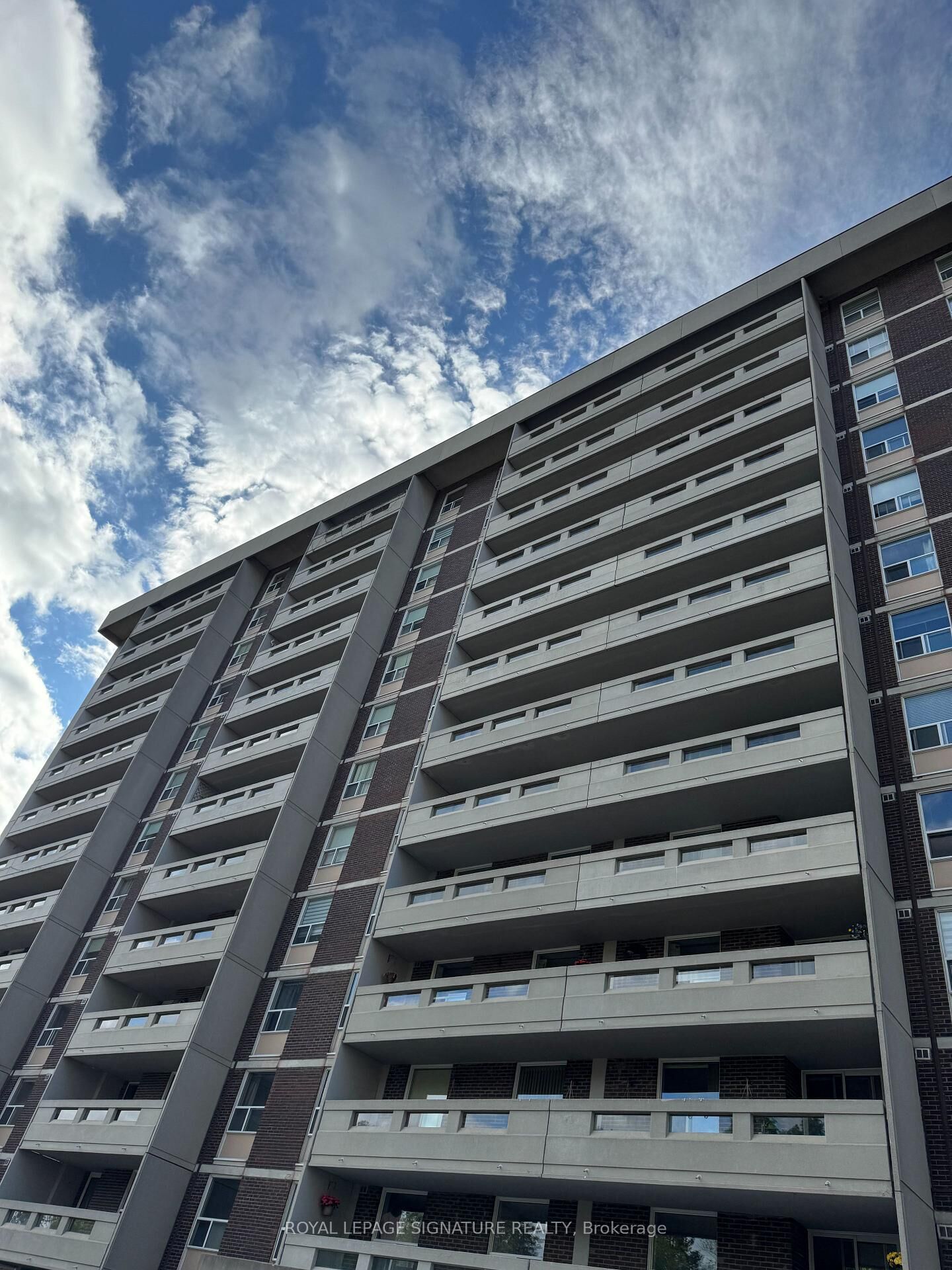 Property Photo:  60 Inverlochy Boulevard 1210  ON L3T 4T7 