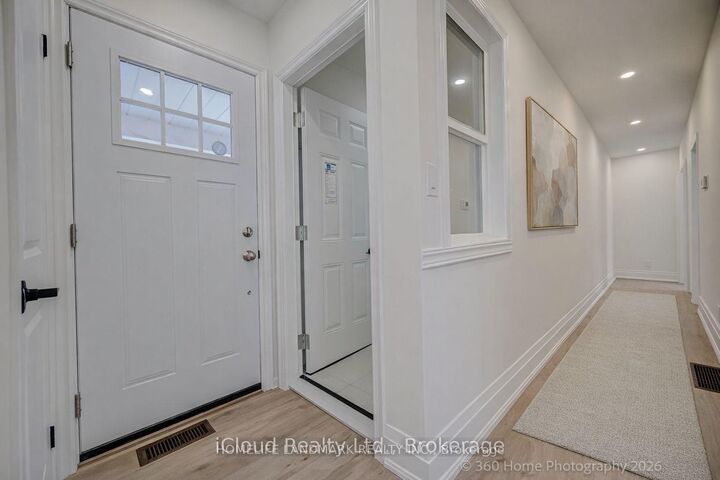 Property Photo:  73 Berkinshaw Crescent  ON M3B 2T1 