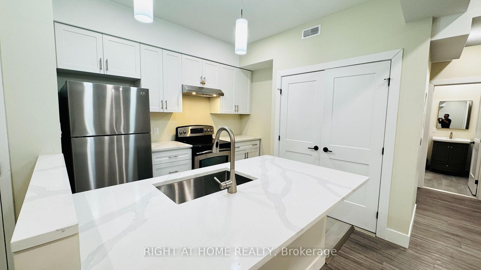 Property Photo:  346 Ashland Avenue Back Unit  ON N5W 4E8 