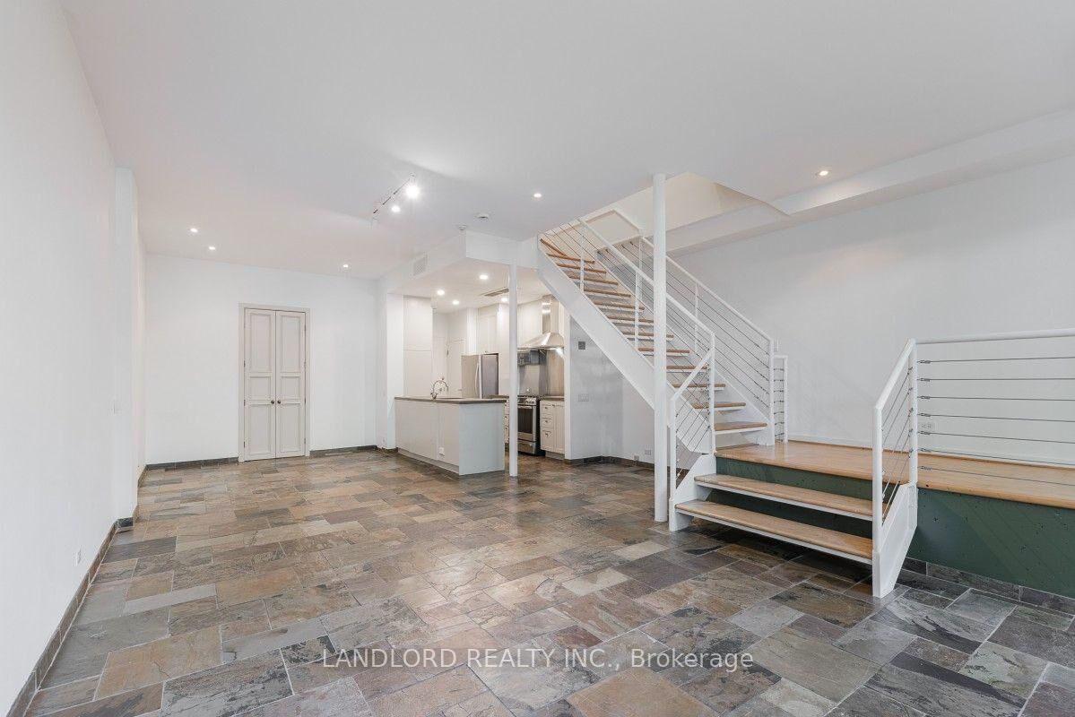 Property Photo:  33 Price Street 3  ON M4W 1Z1 