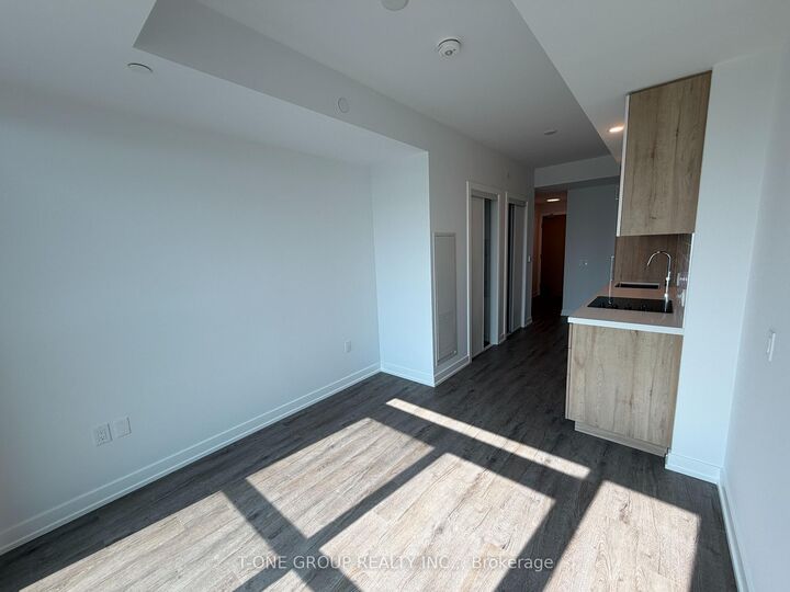 Property Photo: 21 Meadowdale Road 703 ON L4K 0H6