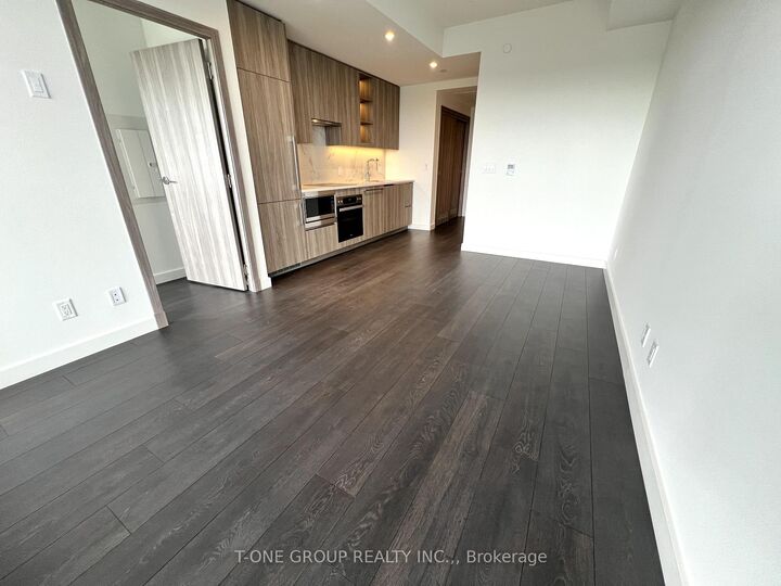 Property Photo:  25 McMahon Drive 905  ON M2K 0J2 