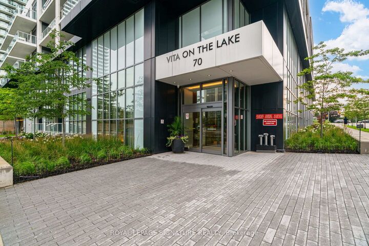 Property Photo:  70 Annie Craig Drive 1908  ON M8V 0G2 