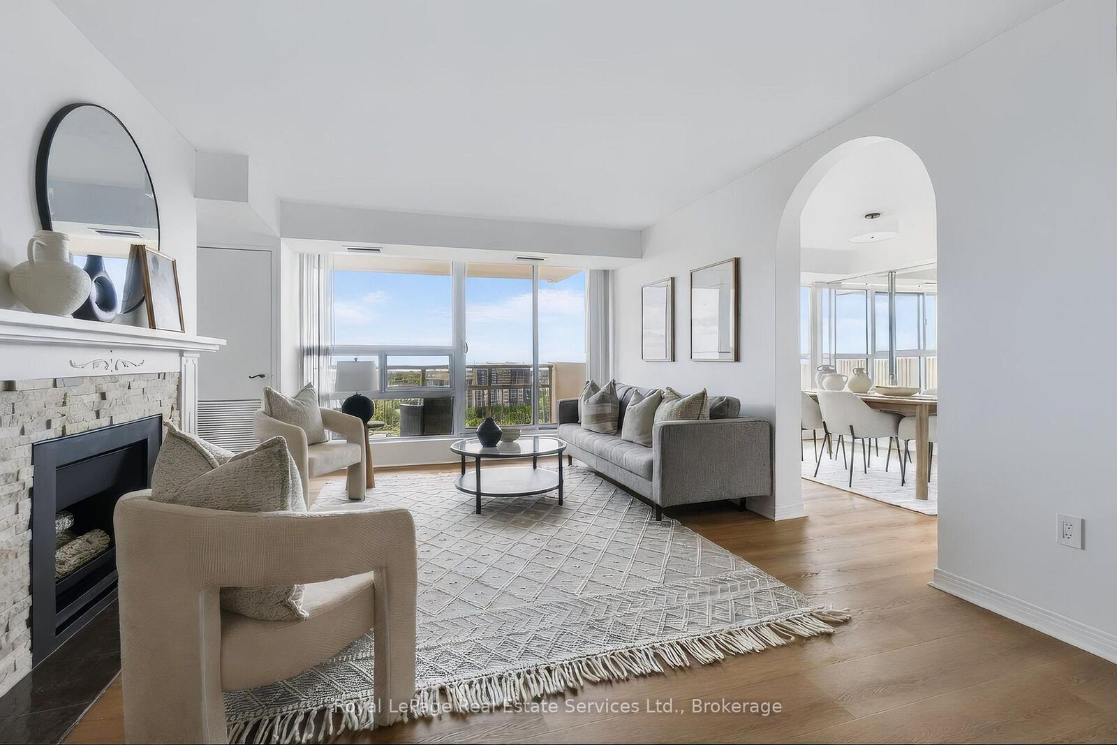 Property Photo:  1359 White Oaks Boulevard 1702  ON L6H 2R8 