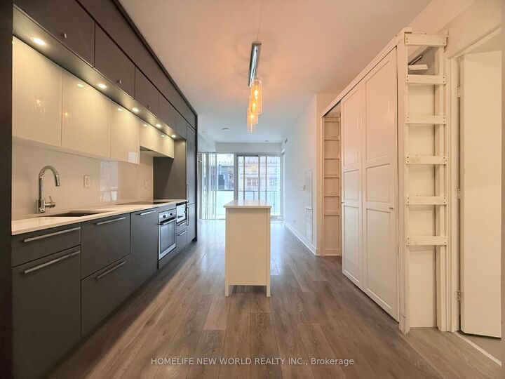 Property Photo:  15 Grenville Street 511  ON M4Y 0B9 