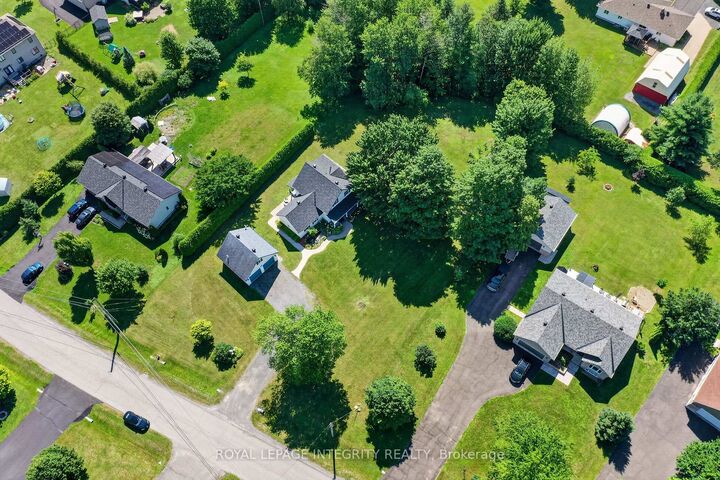 Property Photo: 1954 Farisita Drive ON K0A 3H0