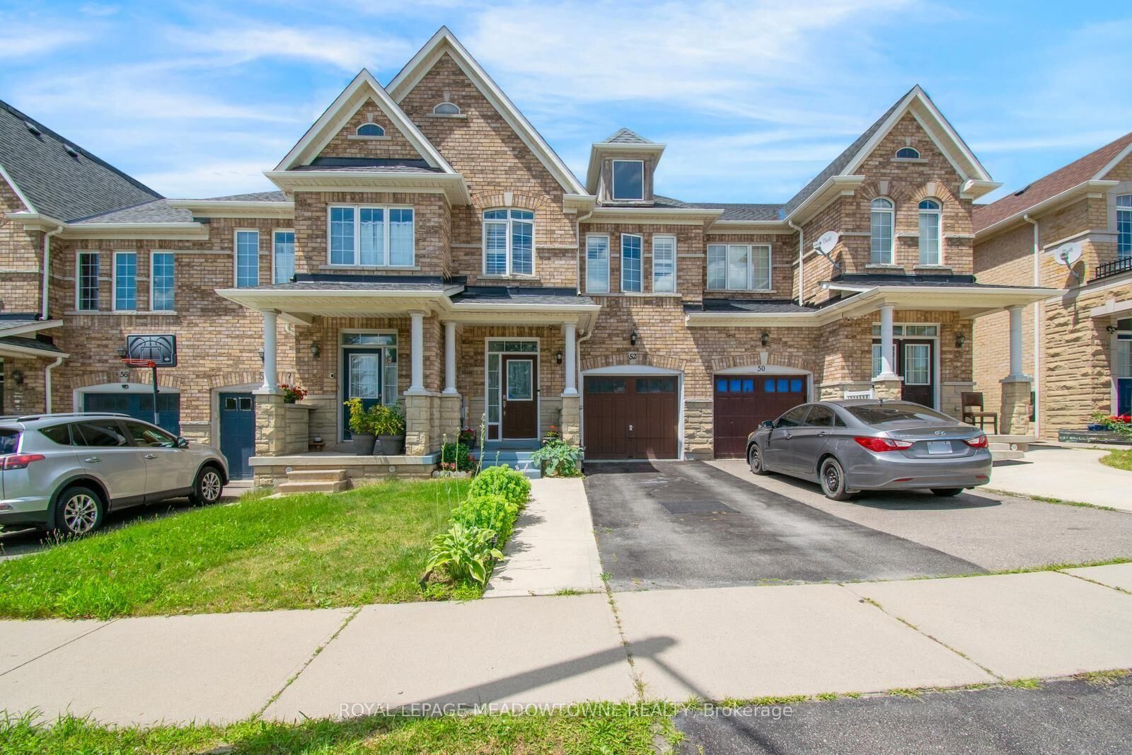 Property Photo:  52 Royal Vista Road  ON L6Y 0N5 