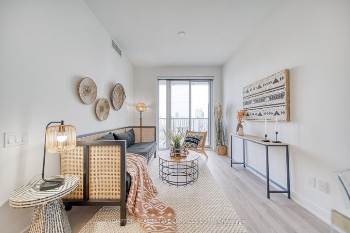 Property Photo: 3 Gloucester Street 1006 ON M4Y 0C6