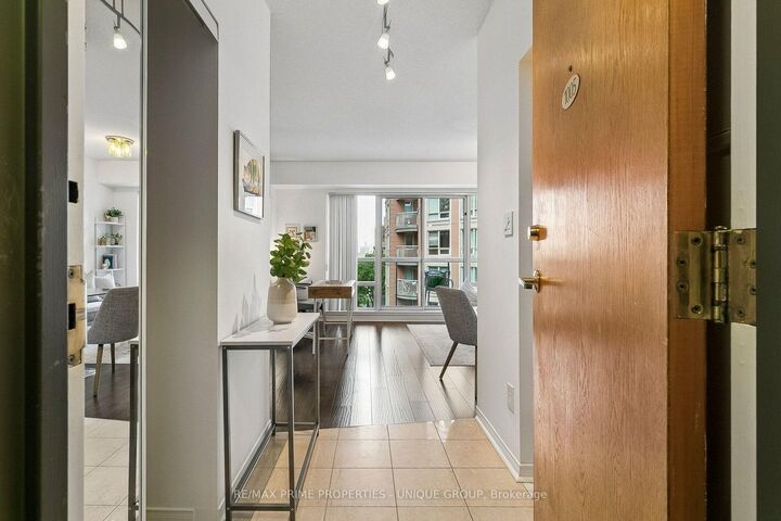 Property Photo: 99 Hayden Street 1005 ON M4Y 3B4