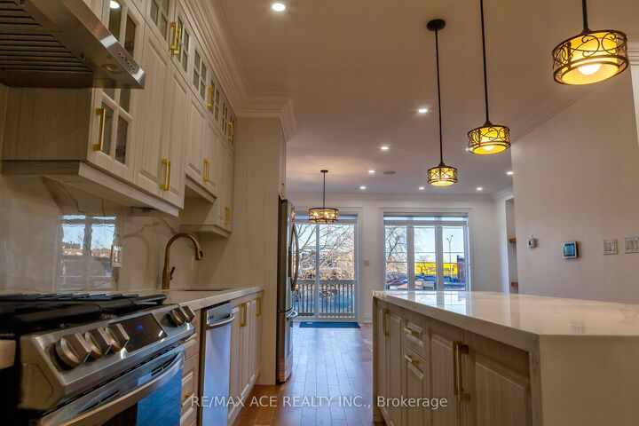 Property Photo: 229B McIntosh Street ON M1N 3Z2
