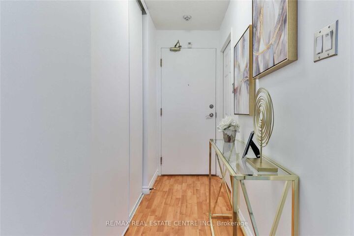 Property Photo:  4450 Tucana Court 103  ON L5R 3R4 
