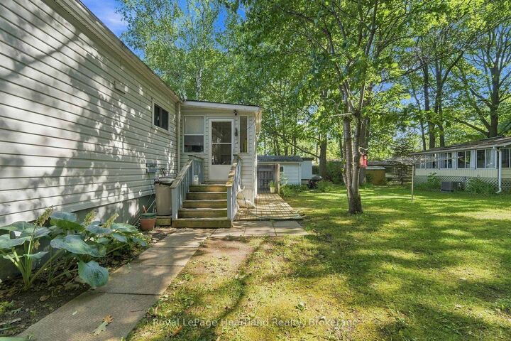 Property Photo:  16 Huron Lane  ON N7A 3Y2 