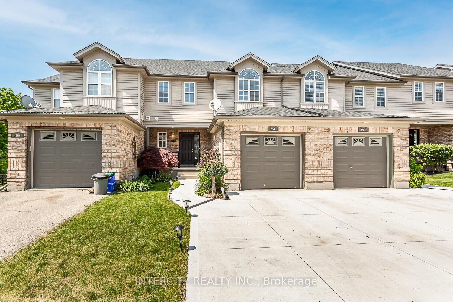 Property Photo:  258 McMeeken Drive  ON N3C 4N8 
