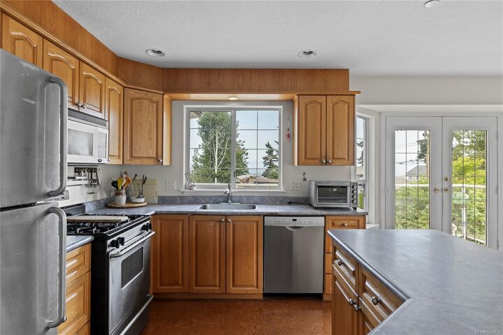 Property Photo: 876 Cavin Rd BC V9P 1Z9