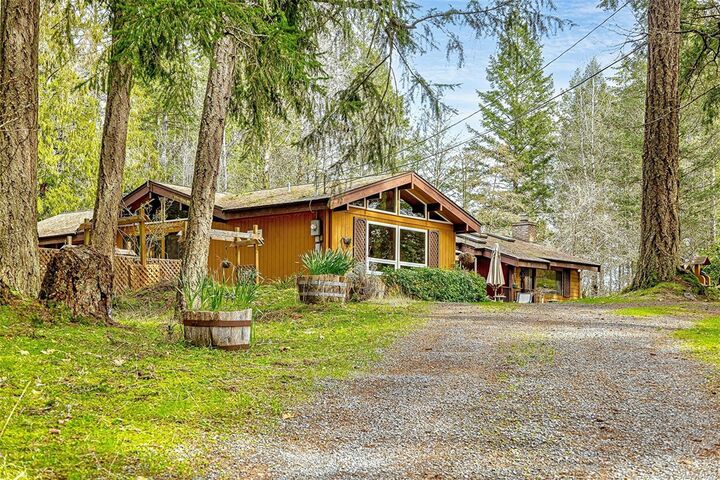 Property Photo: 2298 Munn Rd BC V9E 1H5
