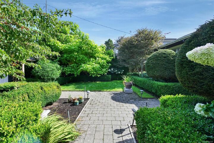 Property Photo: 2065 Avondale Rd BC V8P 1V5