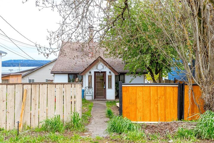 451 Irwin St — photo 1