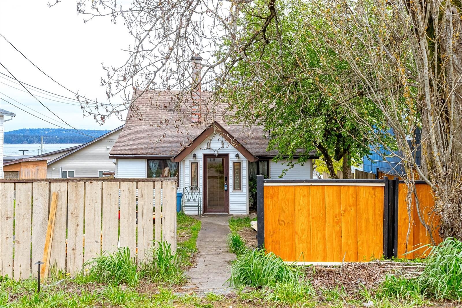 Property Photo: 451 Irwin St BC V9R 4X9