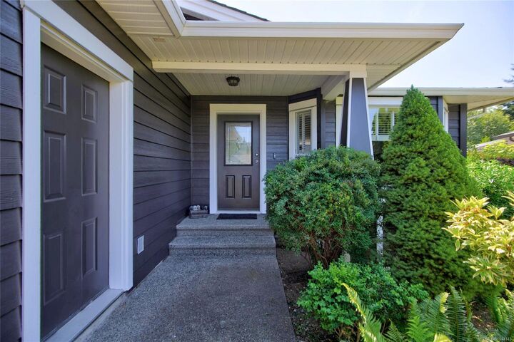 Property Photo: 5 Strathcona Crt BC V9H 1W3