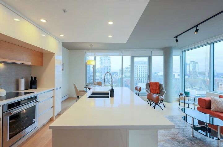 Property Photo:  989 Johnson St #804  BC V8V 0E3 