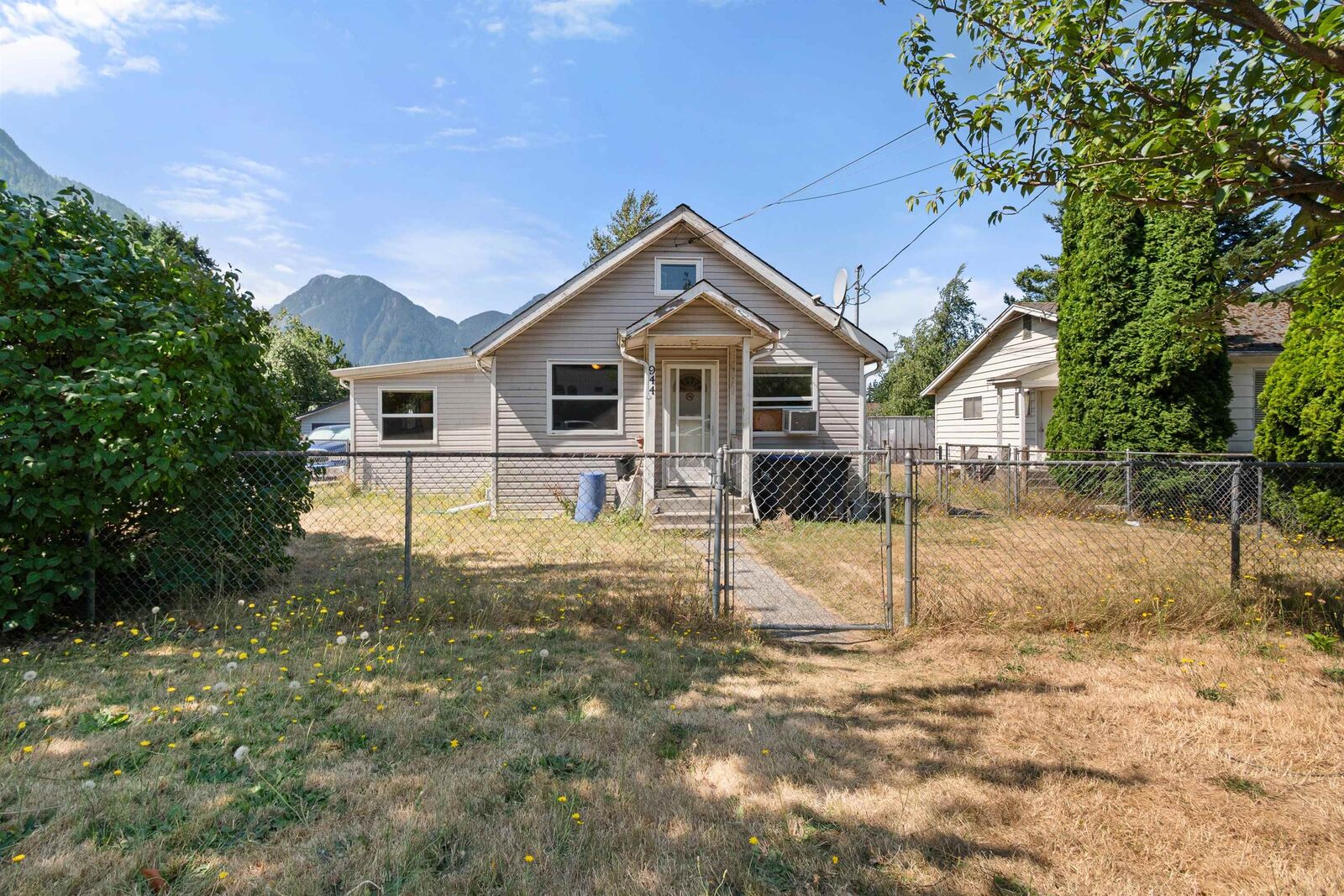 Property Photo:  944 3rd Avenue  BC V0X 1L0 