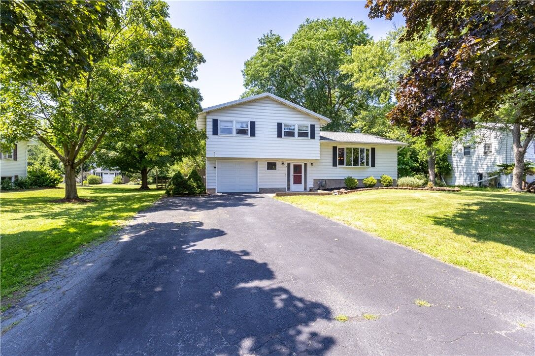 Property Photo:  8 Lomar Drive  NY 14456 