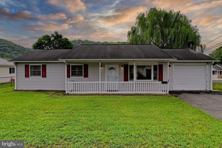 Property Photo: 10 N Hummingbird Street WV 26726