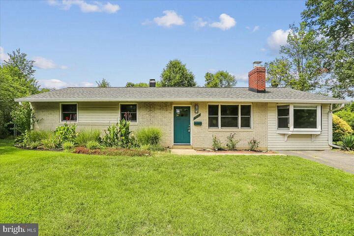Property Photo:  5002 Eastchester Circle  VA 22310 