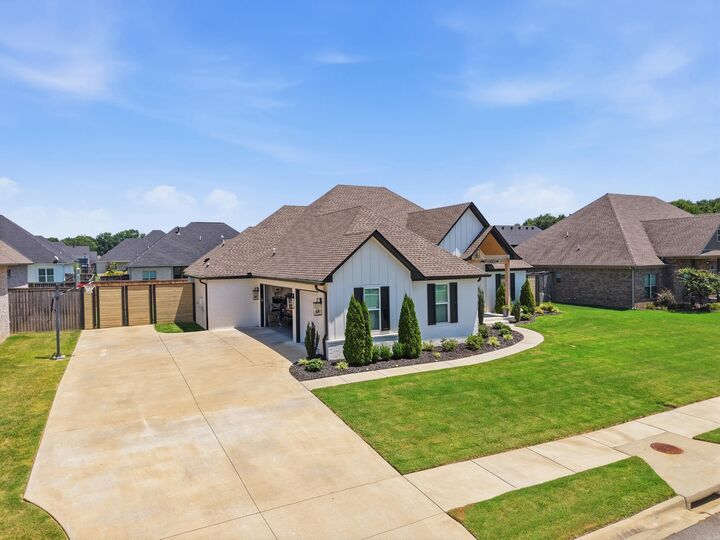 Property Photo: 1680 Pearce Drive AR 72034