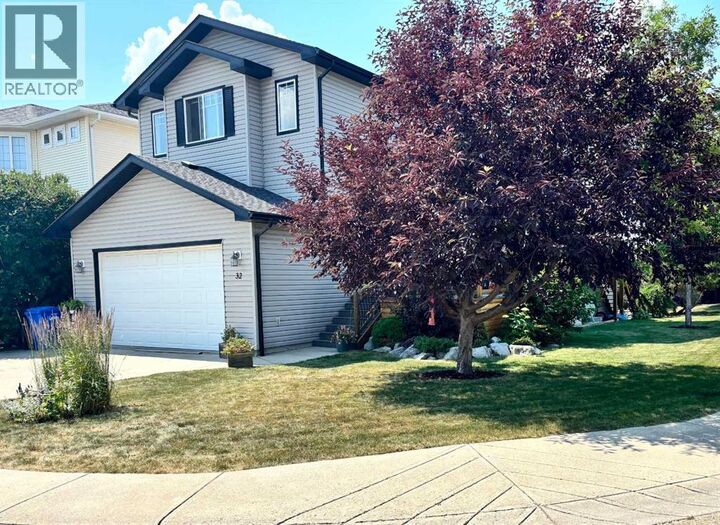 Property Photo: 32 Meadowpark Place AB T0M 0N0