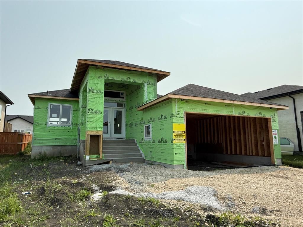 Property Photo:  49 Falcon Cove  MB R5A 0B6 