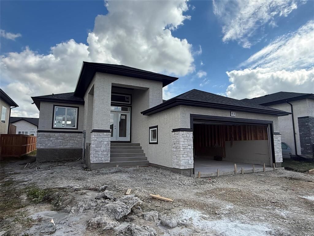 Property Photo:  49 Falcon Cove  MB R5A 0B6 