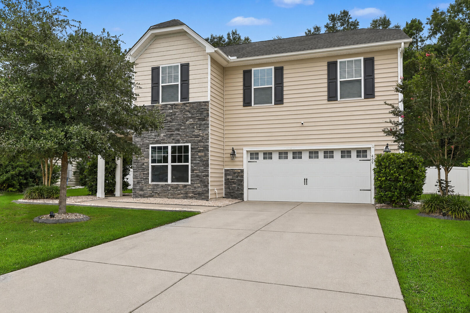 Property Photo: 409 Fetterbush Drive SC 29461