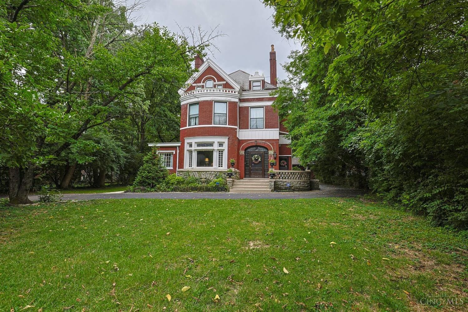 Property Photo: 445 Ludlow Avenue OH 45220